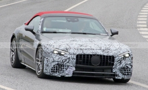 El nuevo Mercedes-AMG SL 63 pierde gran parte del camuflaje y revela su alerón activo