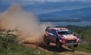Thierry Neuville manda en el 'drama' de Toyota en el Safari Rally