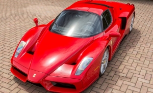 El jefe de Mercedes F1 vende sus Ferrari de edición limitada para usar solo eléctricos