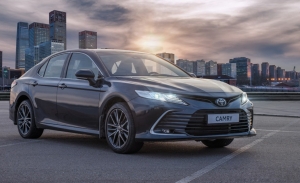 Rusia - Mayo 2021: El Toyota Camry mejora y escala puestos