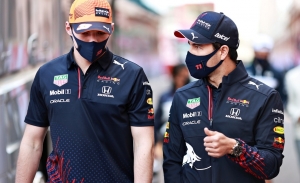Verstappen se ve fuerte junto a Pérez: «Es genial tener dos coches al frente»