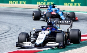 Alonso le negó a Russell su primer punto con Williams: «Me sentí un poco mal por él»
