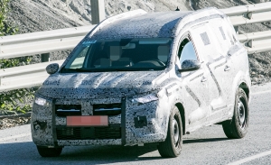 El nuevo crossover de 7 plazas de Dacia al detalle en estas fotos espía