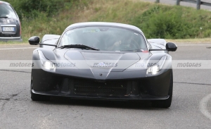 Nuevo vistazo a las mulas del sucesor del Ferrari LaFerrari, interior incluido