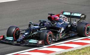 Hamilton manda sobre Verstappen antes de la clasificación por menos de una décima