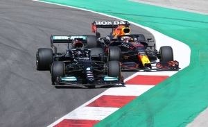 «Hamilton no hizo nada mal» de acuerdo con la guía de adelantamiento de la FIA, según Allison
