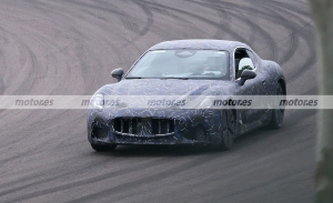 El nuevo Maserati GranTurismo 2022 se deja ver en pruebas en un circuito