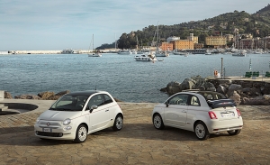 España - Junio 2021: El Fiat 500 muestra su mejor cara en verano
