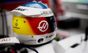 El casco de Mick Schumacher que retrocede 30 años y te hará suspirar