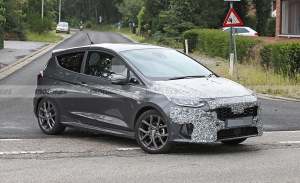 El nuevo Ford Fiesta 2022 se deja ver a plena luz del día con menos camuflaje