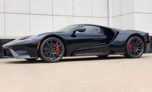 Uno de los escasos y desconocidos Ford GT ‘Lightweight’ aparece a la venta a estrenar
