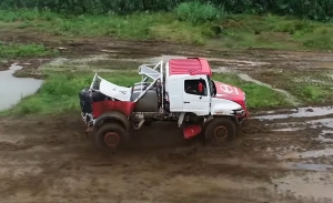 Hino se apunta a la electrificación y tendrá un camión híbrido en el Dakar 2022