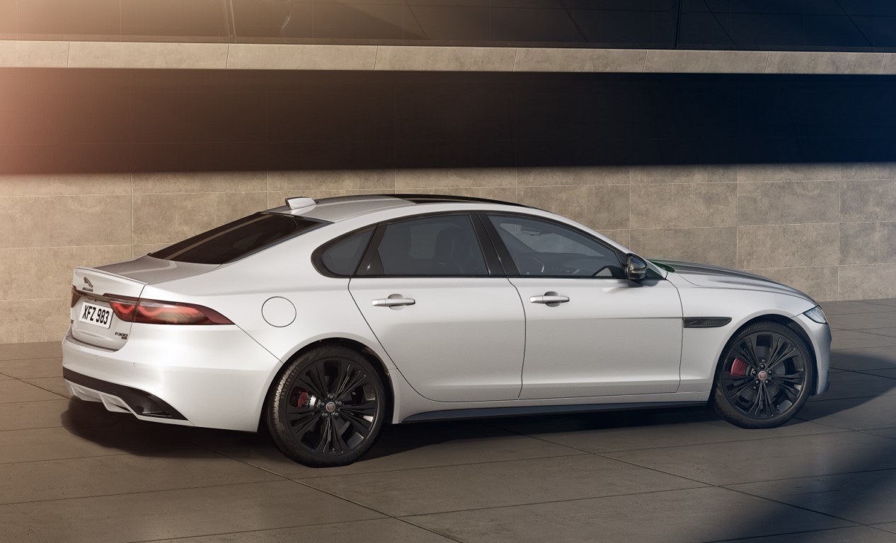 El acabado especial R-Dynamic Black llega a la gama de los Jaguar XF
