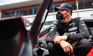 Kelvin Van der Linde estira su liderato del DTM en el circuito de Zolder