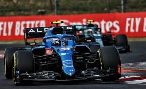 Esteban Ocon logra su primera victoria en F1 'gracias' a Fernando Alonso en un legendario GP de Hungría