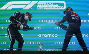 A Verstappen no le impresiona la experiencia de Hamilton: «La única ventaja es un coche más rápido»