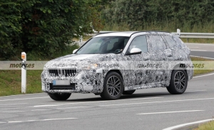 Los prototipos del BMW X1 2023 vuelan en Nürburgring en nuevas fotos espía