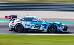 Philip Ellis y Dani Juncadella se reparten los libres del DTM en Assen