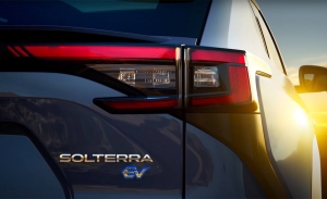 Un nuevo adelanto muestra al esperado Subaru Solterra en movimiento