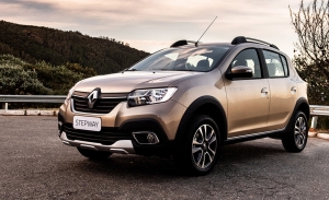 Colombia - Agosto 2021: El Dacia Sandero Stepway se cuela en el podio