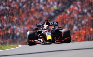Verstappen hace enloquecer a los fans de Zandvoort con una pole al límite
