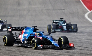 Alonso, abandono y nueva bronca con la FIA: «La F1 es así, no se unificará el criterio»