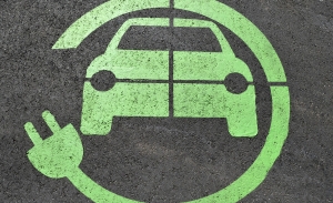 El coche eléctrico sigue compensando con la subida de la luz, ¿pero cuánto?