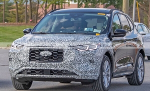 Dos prototipos del Ford Kuga Facelift 2023 cazados con todo lujo de detalle