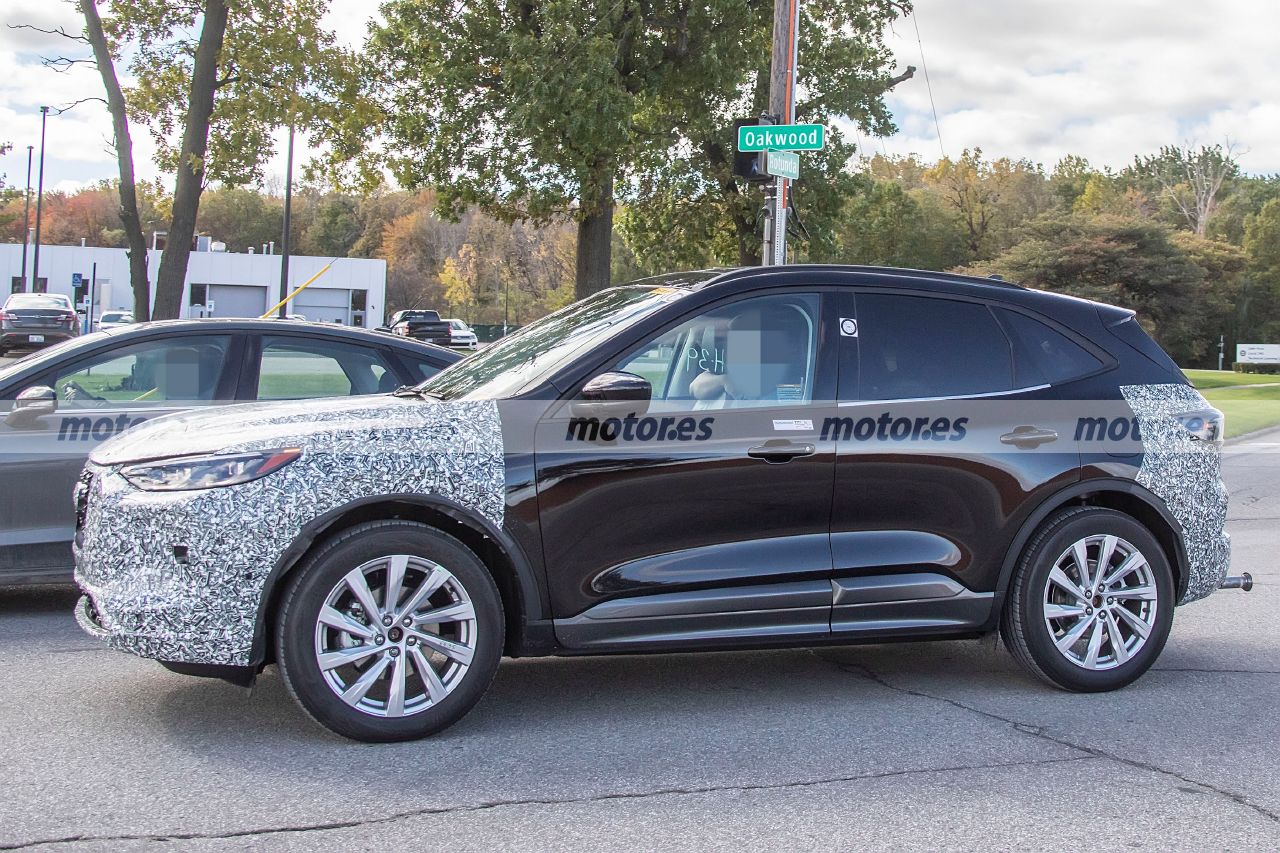 ford-kuga-facelift-2023-fotos-espia-202182229-1635319800_4.jpg