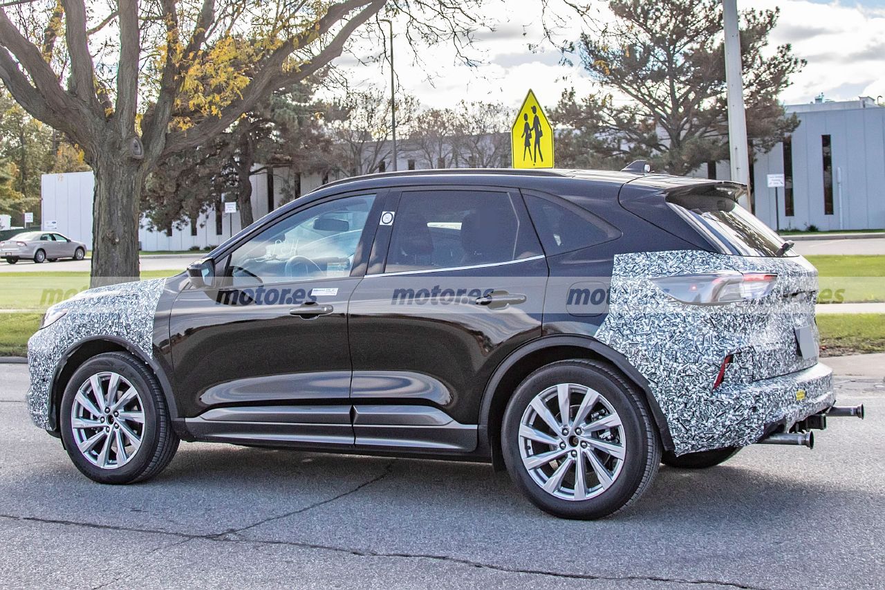 ford-kuga-facelift-2023-fotos-espia-202182229-1635319803_6.jpg