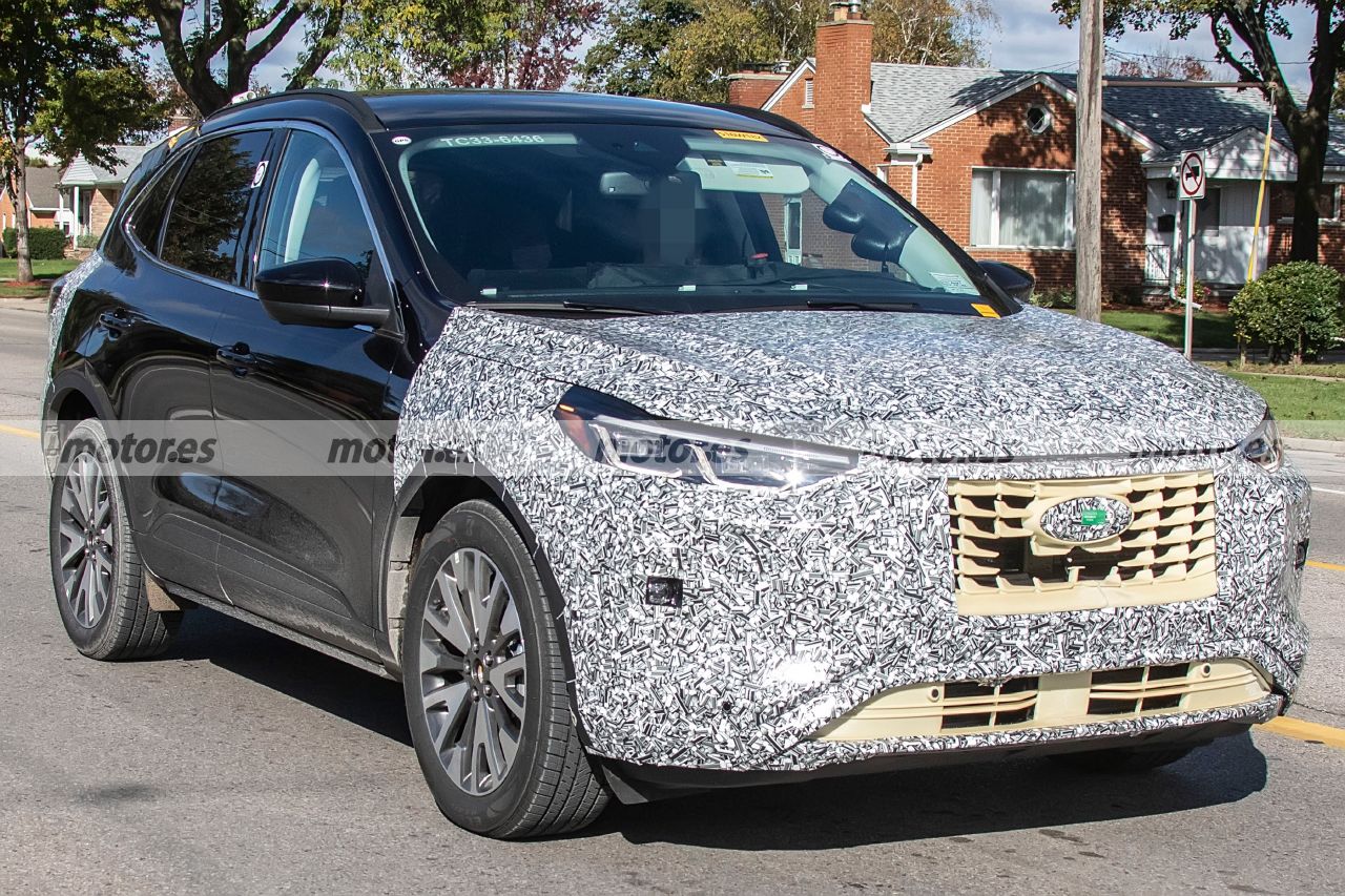 ford-kuga-facelift-2023-fotos-espia-202182229-1635319865_12.jpg