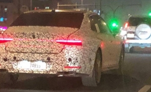 Las luces traseras del nuevo Genesis G90 quedan parcialmente al descubierto