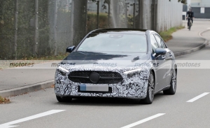 El Mercedes Clase A Sedán Facelift 2022 cazado en nuevas fotos espía