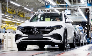 El nuevo Mercedes EQB entra en producción en la factoría de Hungría