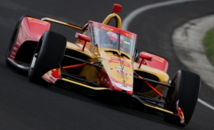 Grosjean y Johnson superan su primer test en Indianápolis pese a la lluvia