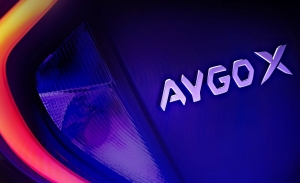 Primer adelanto oficial del nuevo Toyota Aygo X 2022, el nuevo urbano japonés