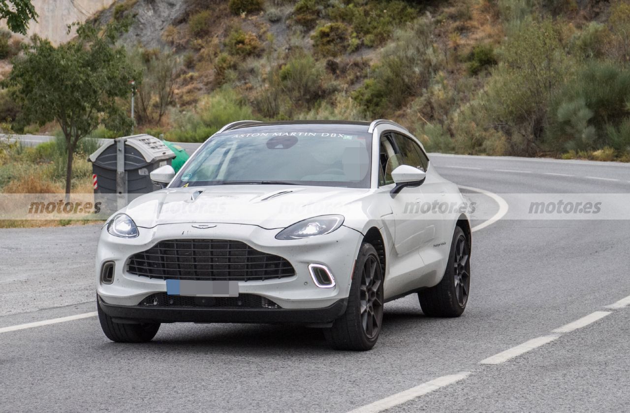 aston-martin-dbx-mhev-fotos-espia-202181761-1636547732_2.jpg