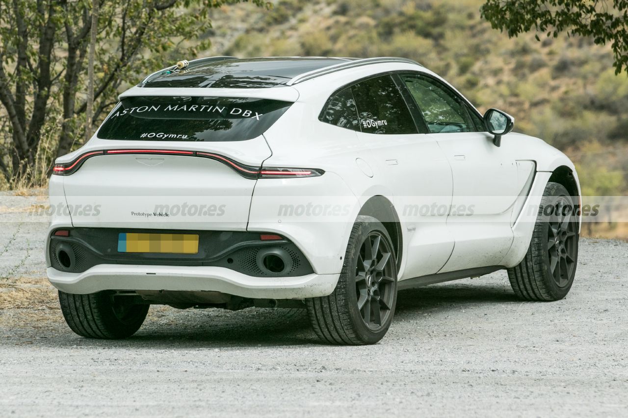 aston-martin-dbx-mhev-fotos-espia-202181761-1636547766_8.jpg