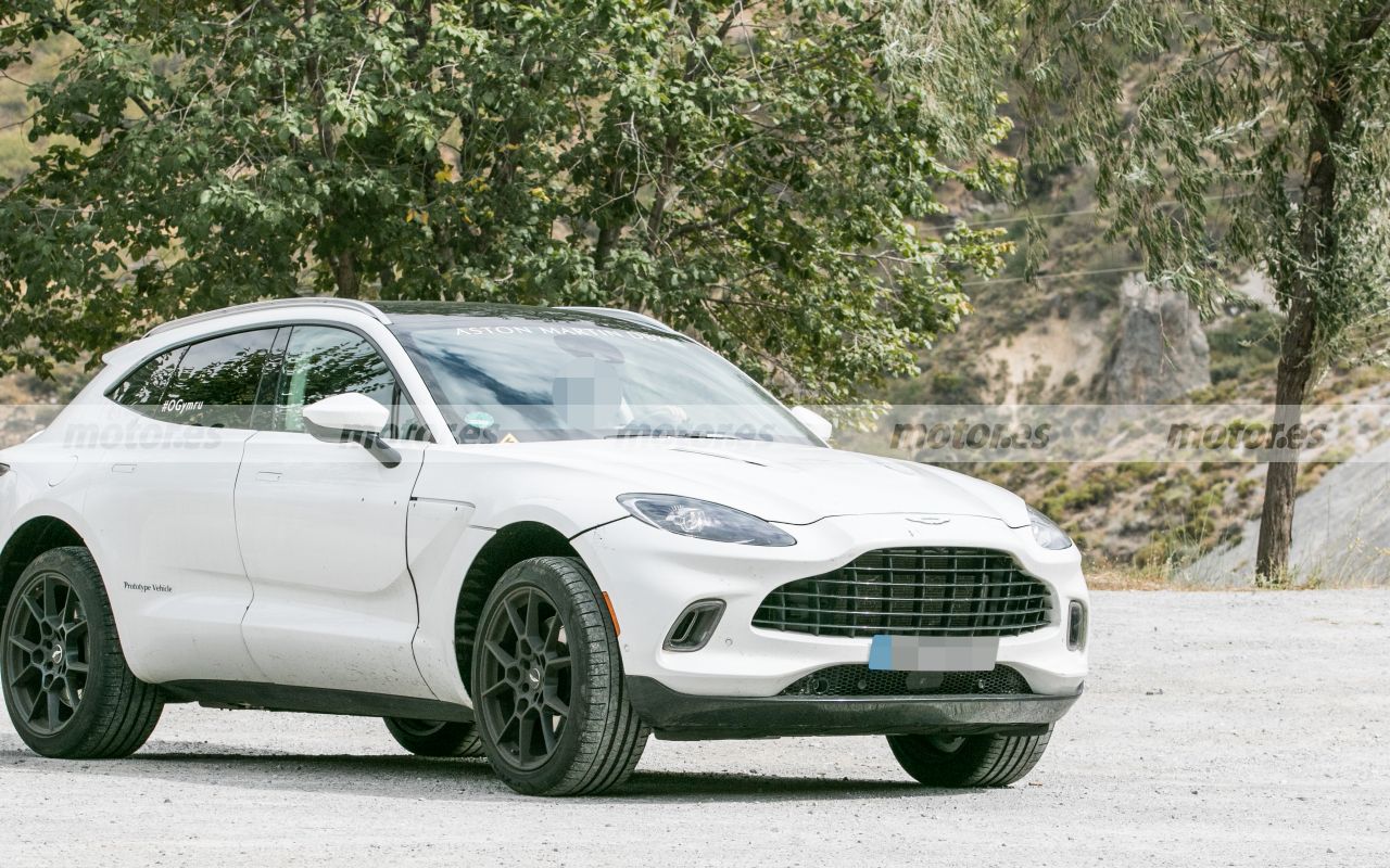 aston-martin-dbx-mhev-fotos-espia-202181761-1636547770_11.jpg