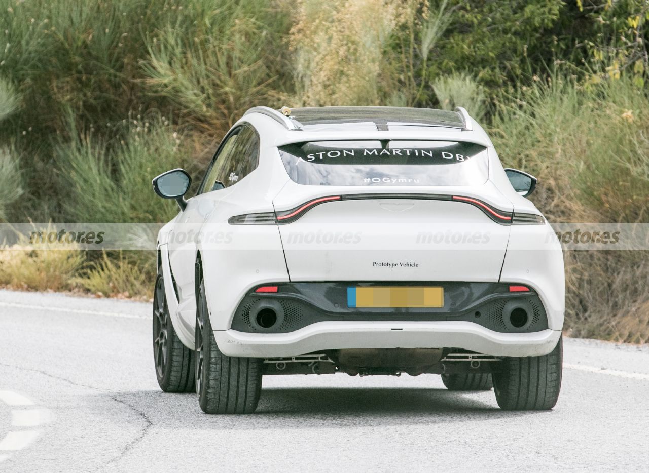 aston-martin-dbx-mhev-fotos-espia-202181761-1636547774_15.jpg