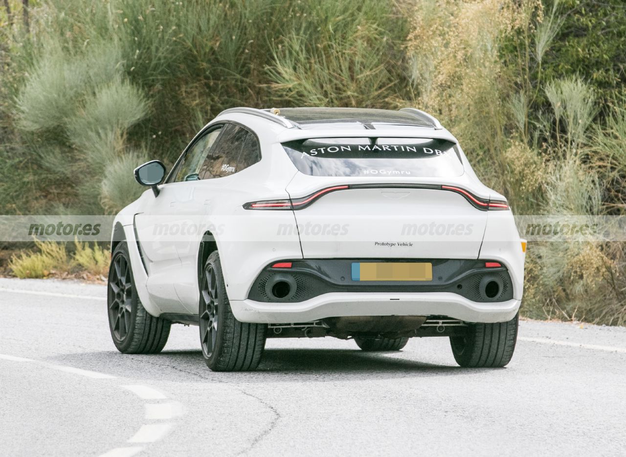 aston-martin-dbx-mhev-fotos-espia-202181761-1636547776_16.jpg