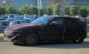 Nuevas fotos espía del Ferrari Purosangue 2023 revelan ¡la versión PHEV!
