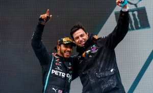 Hamilton, el «superhéroe» de Wolff: «Han despertado al león»