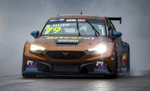Rob Huff se impone en la última carrera de la temporada 2021 del WTCR