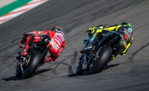 Triunfo de Pecco Bagnaia en Valencia y emotiva despedida de Valentino Rossi