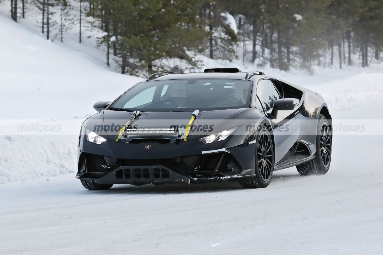 lamborghini-huracan-sterrato-2023-fotos-espia-202284253-1642615306_3.jpg