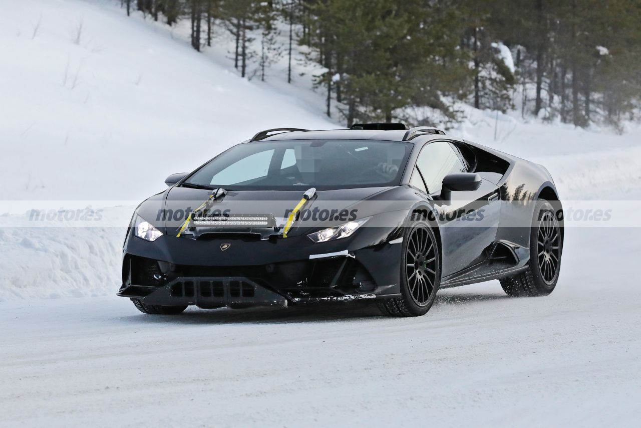 lamborghini-huracan-sterrato-2023-fotos-espia-202284253-1642615307_4.jpg