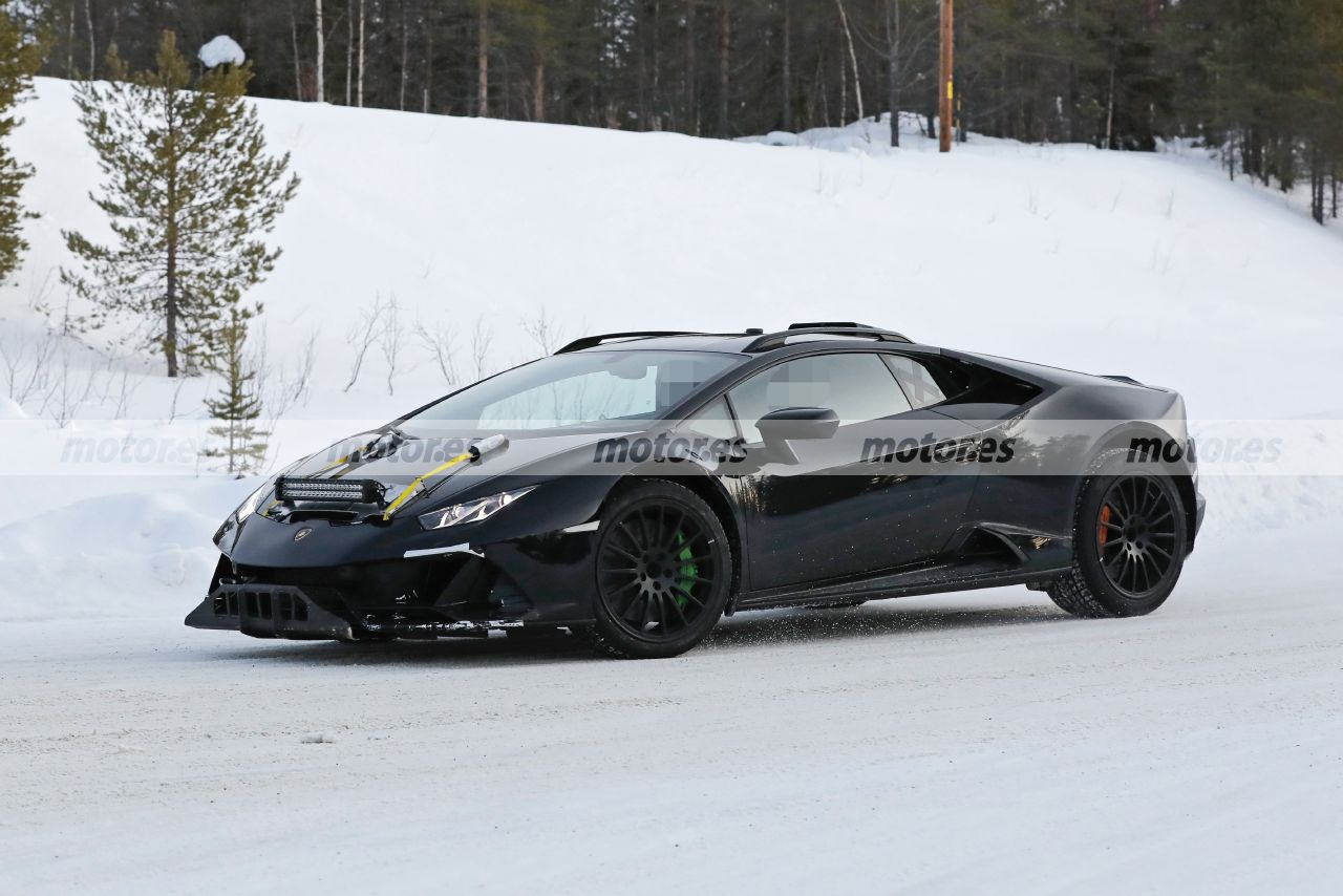lamborghini-huracan-sterrato-2023-fotos-espia-202284253-1642615309_6.jpg