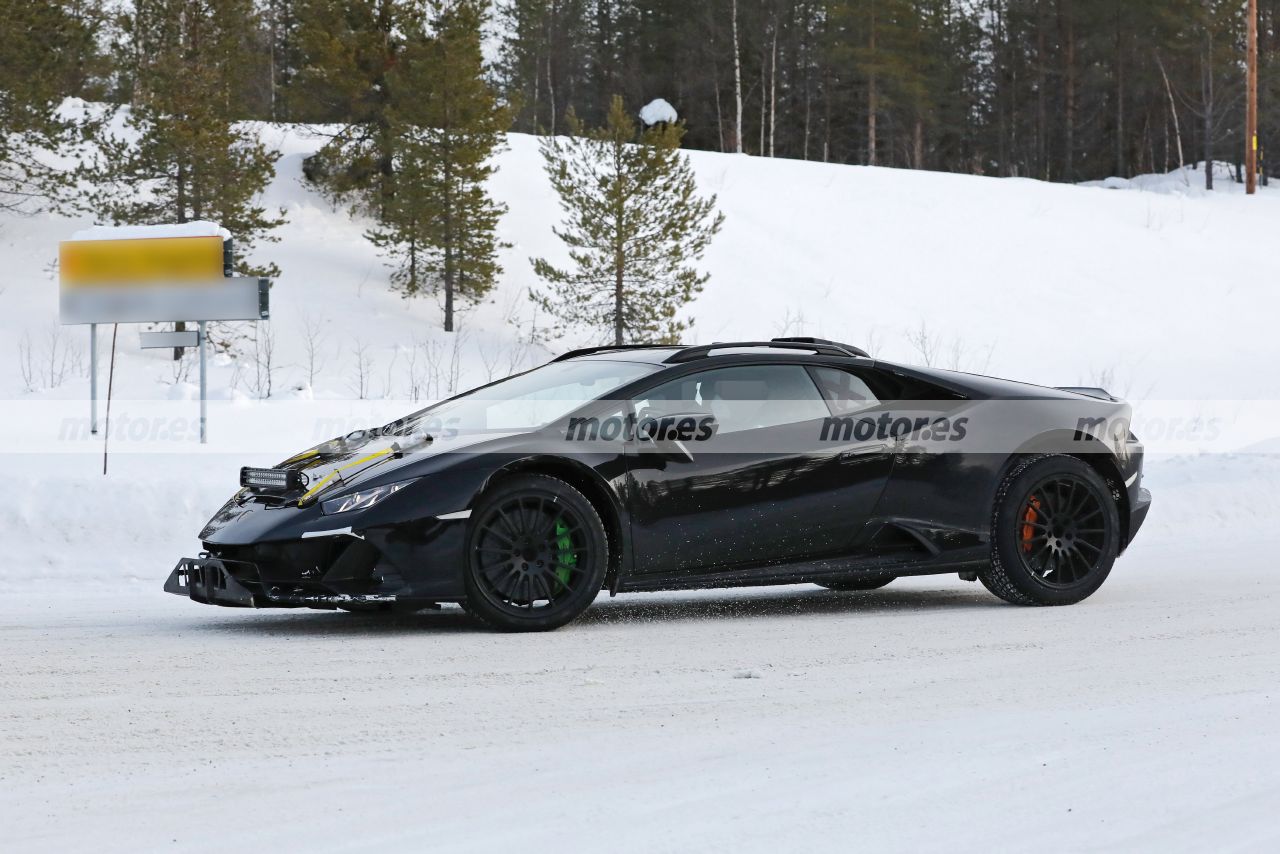 lamborghini-huracan-sterrato-2023-fotos-espia-202284253-1642615310_7.jpg