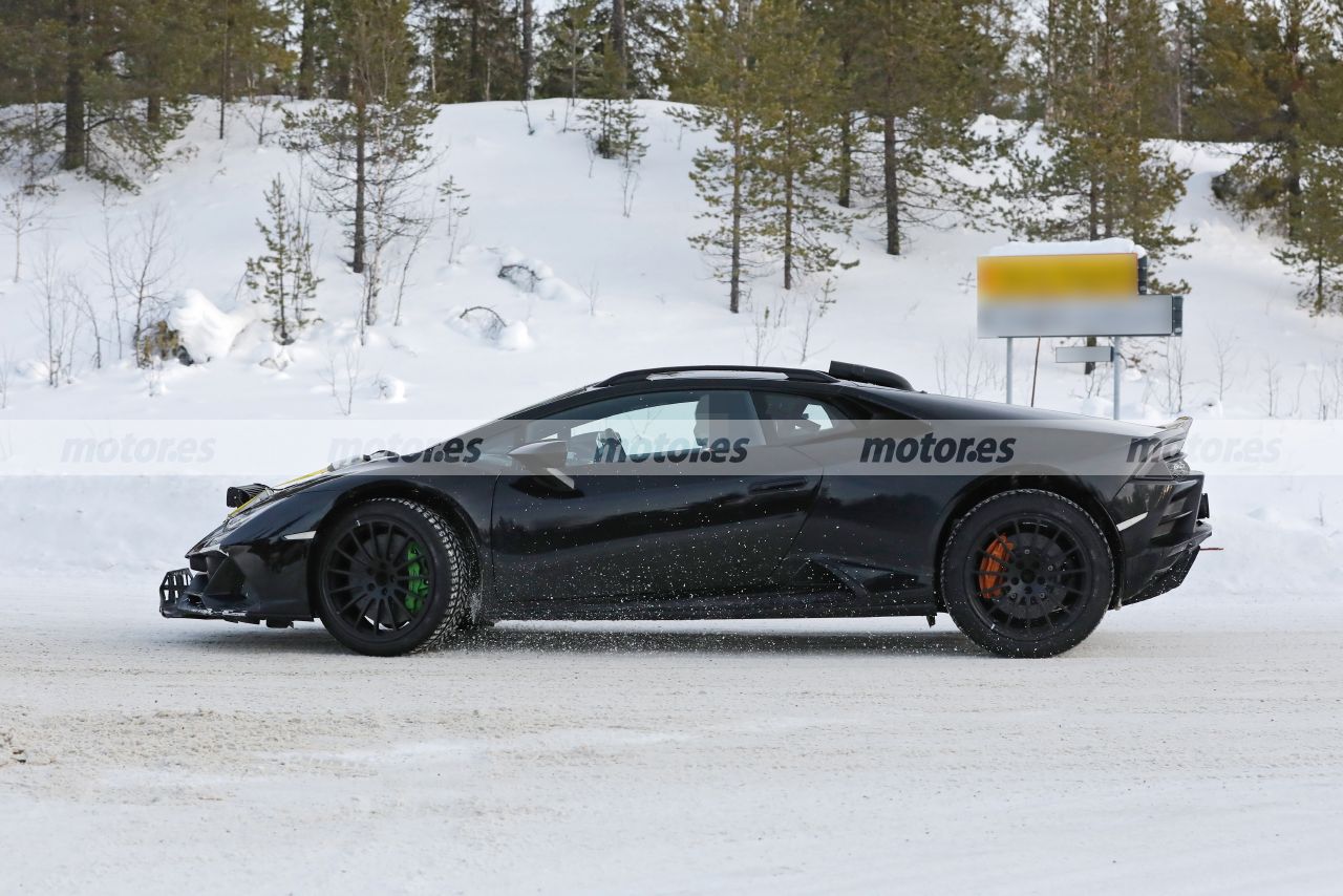 lamborghini-huracan-sterrato-2023-fotos-espia-202284253-1642615311_8.jpg